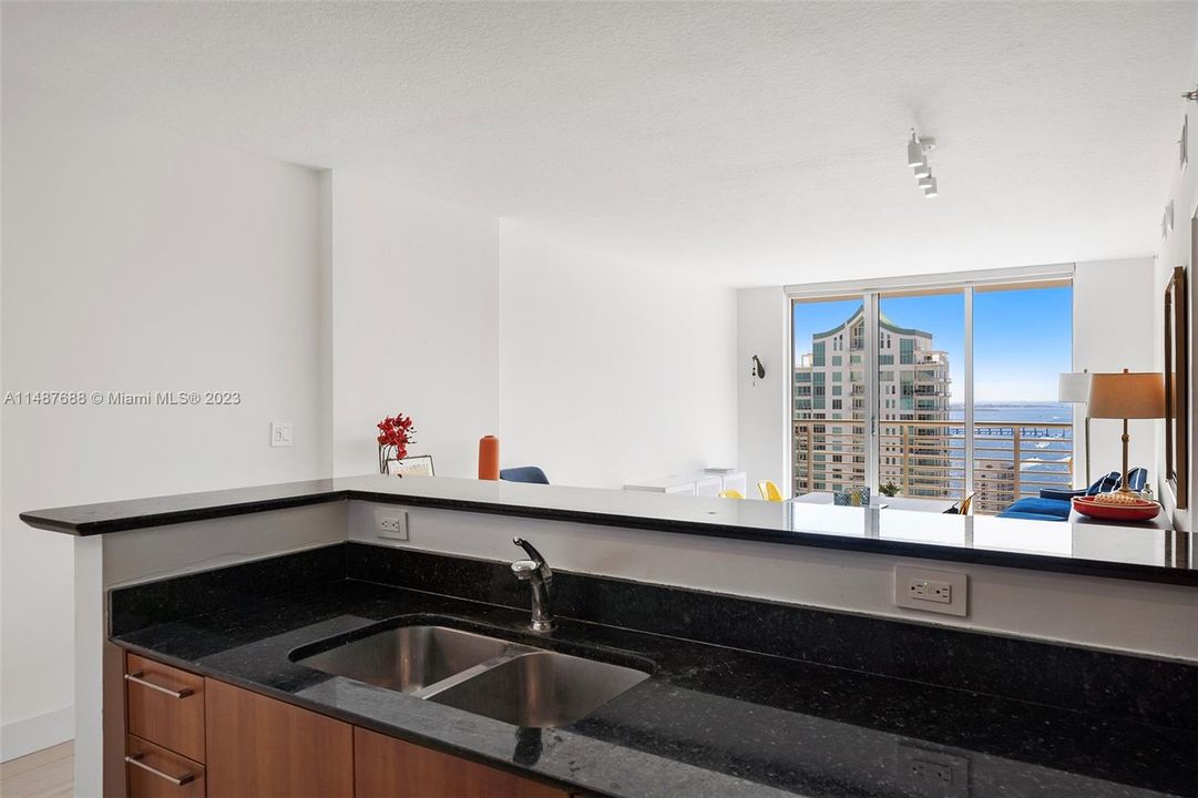 Vendido Recientemente: $675,000 (2 camas, 2 baños, 1145 Pies cuadrados)