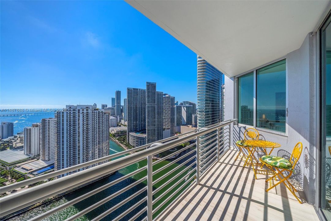 Vendido Recientemente: $675,000 (2 camas, 2 baños, 1145 Pies cuadrados)