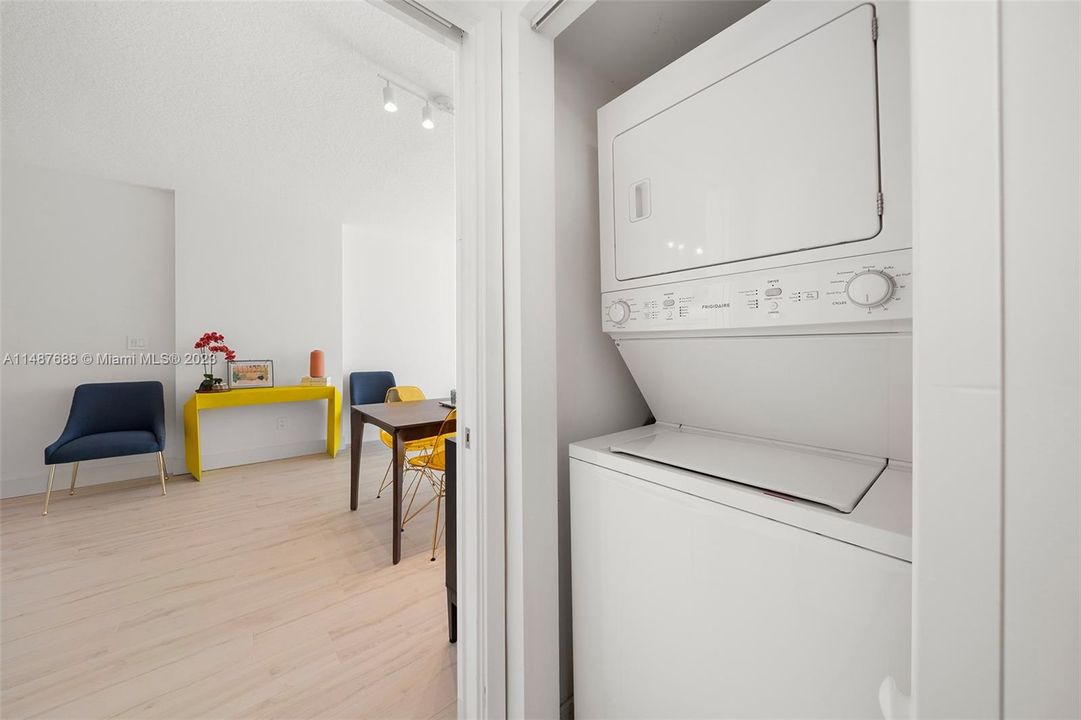 Vendido Recientemente: $675,000 (2 camas, 2 baños, 1145 Pies cuadrados)