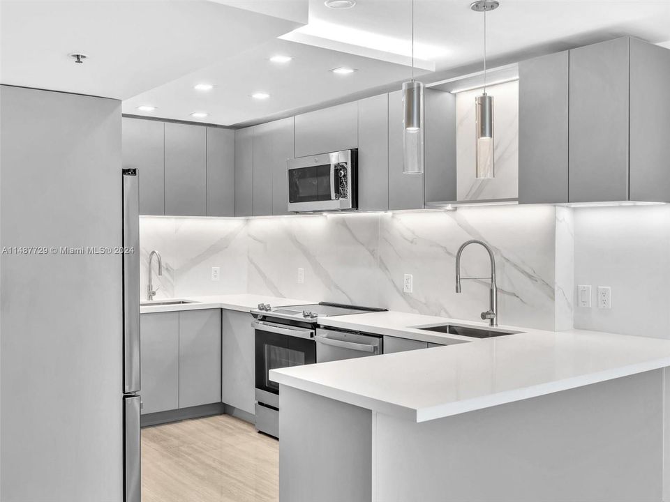 For Sale: $1,350,000 (2 beds, 2 baths, 1670 Square Feet)