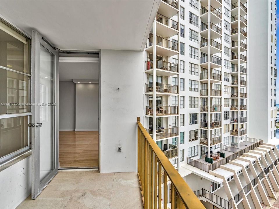 For Sale: $1,350,000 (2 beds, 2 baths, 1670 Square Feet)