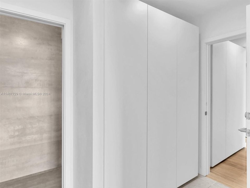 For Sale: $1,350,000 (2 beds, 2 baths, 1670 Square Feet)