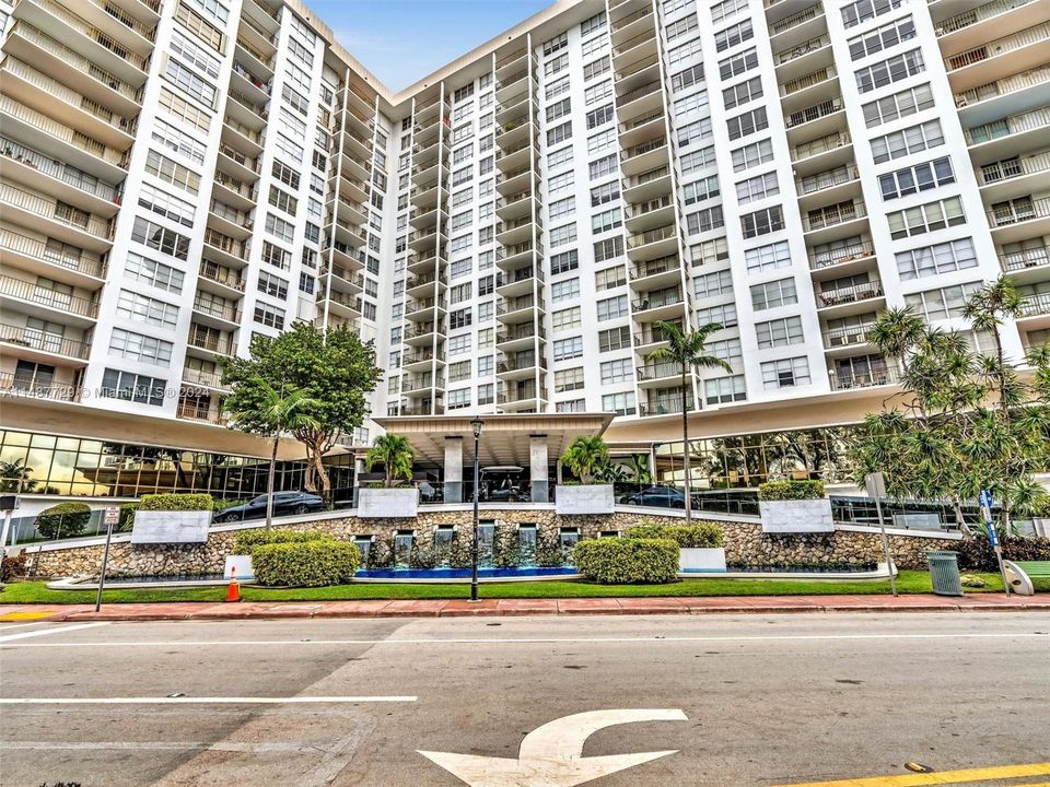 For Sale: $1,350,000 (2 beds, 2 baths, 1670 Square Feet)