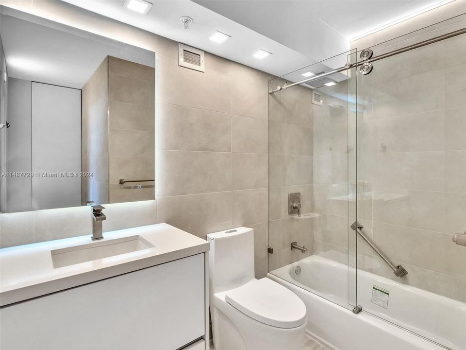 For Sale: $1,350,000 (2 beds, 2 baths, 1670 Square Feet)