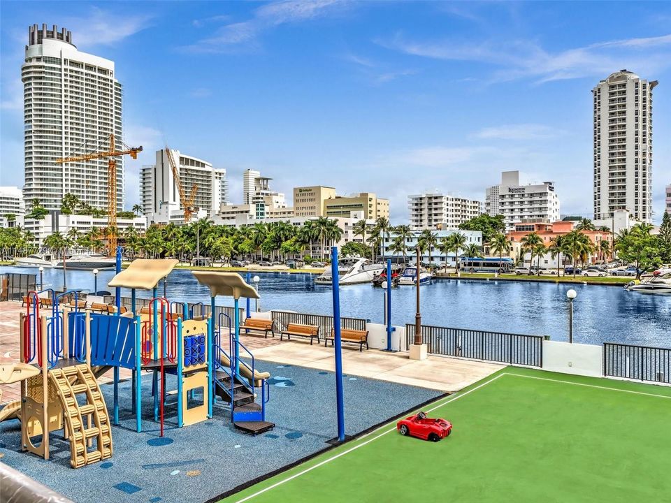 For Sale: $1,350,000 (2 beds, 2 baths, 1670 Square Feet)