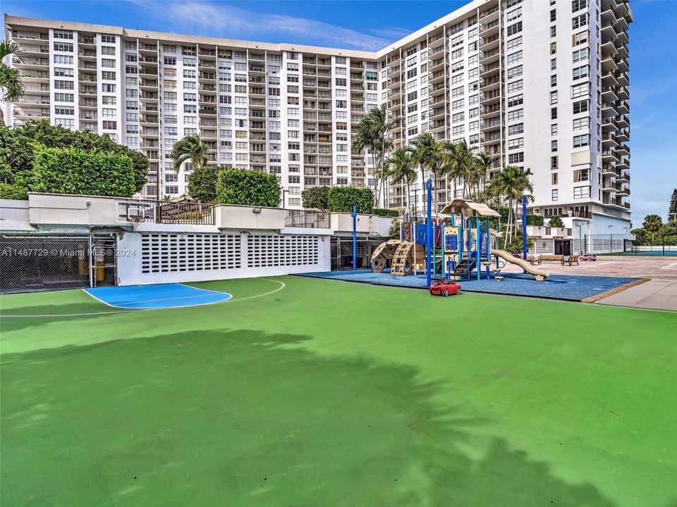 For Sale: $1,350,000 (2 beds, 2 baths, 1670 Square Feet)