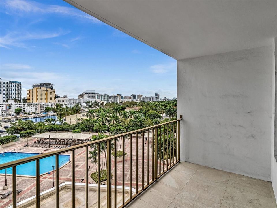 For Sale: $1,350,000 (2 beds, 2 baths, 1670 Square Feet)