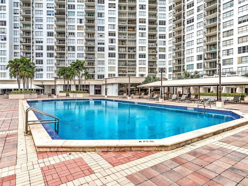 For Sale: $1,350,000 (2 beds, 2 baths, 1670 Square Feet)