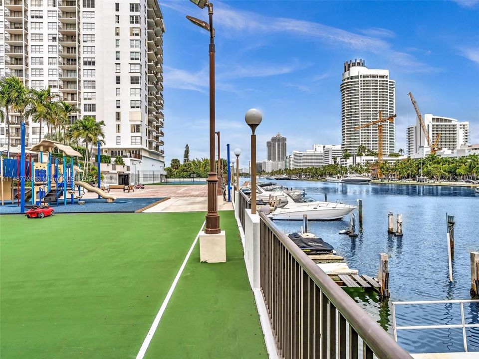 For Sale: $1,350,000 (2 beds, 2 baths, 1670 Square Feet)