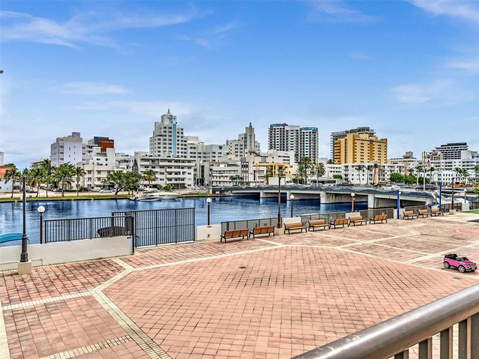 For Sale: $1,350,000 (2 beds, 2 baths, 1670 Square Feet)