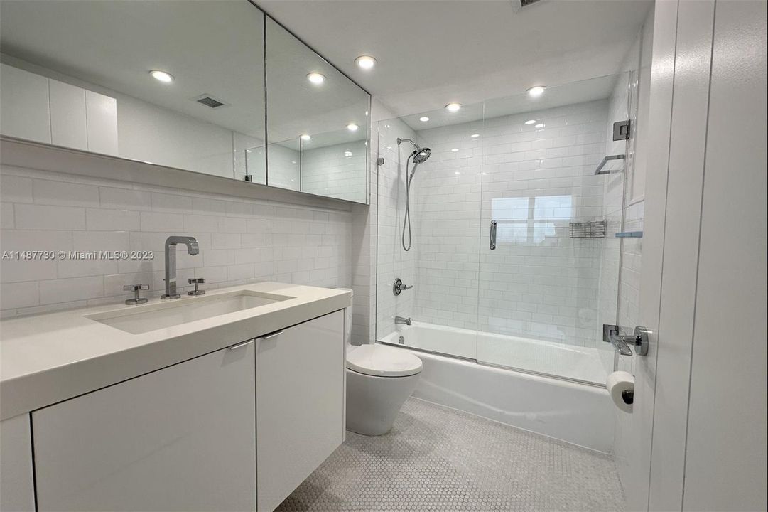 Recently Rented: $6,250 (3 beds, 2 baths, 1234 Square Feet)