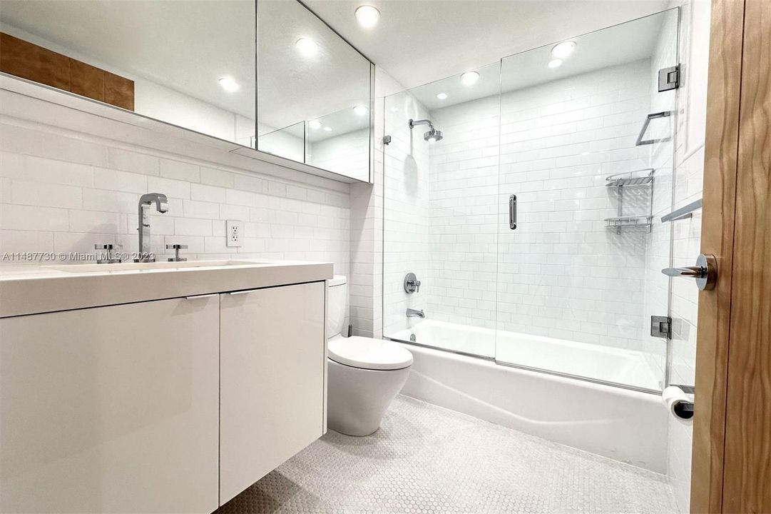 Recently Rented: $6,250 (3 beds, 2 baths, 1234 Square Feet)