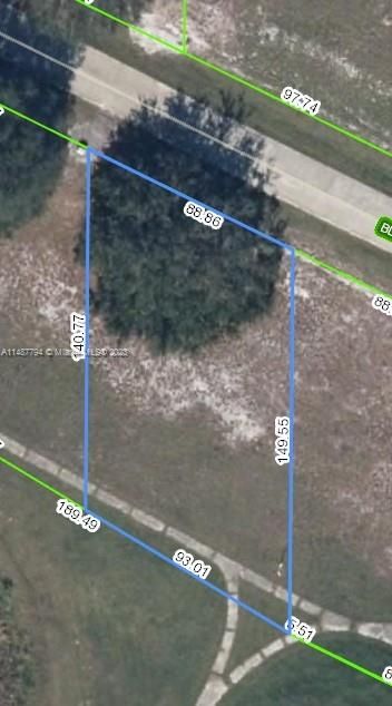 En Venta: $29,000 (0.30 acres)