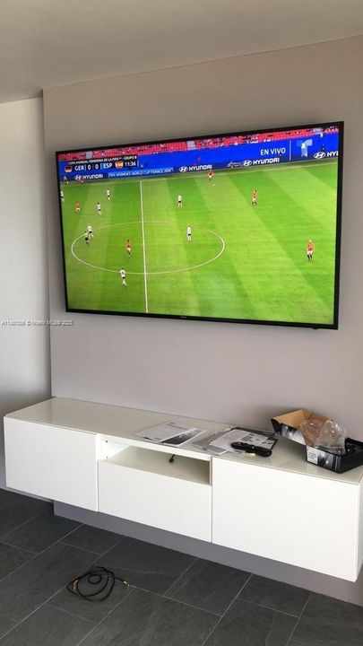 Recently Rented: $3,350 (1 beds, 2 baths, 906 Square Feet)