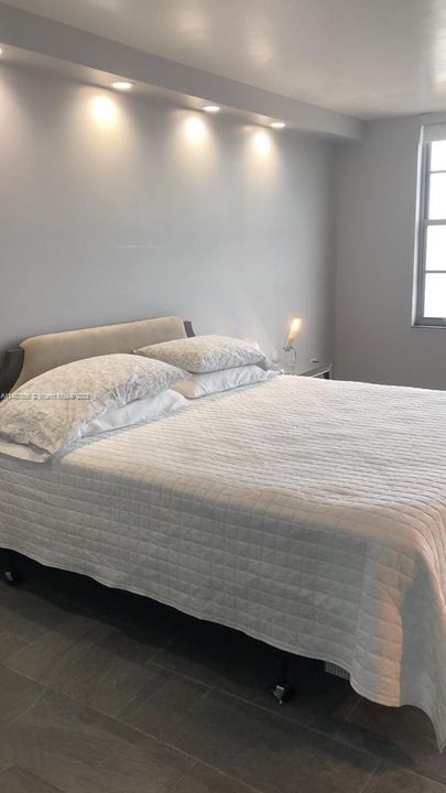 Recently Rented: $3,350 (1 beds, 2 baths, 906 Square Feet)