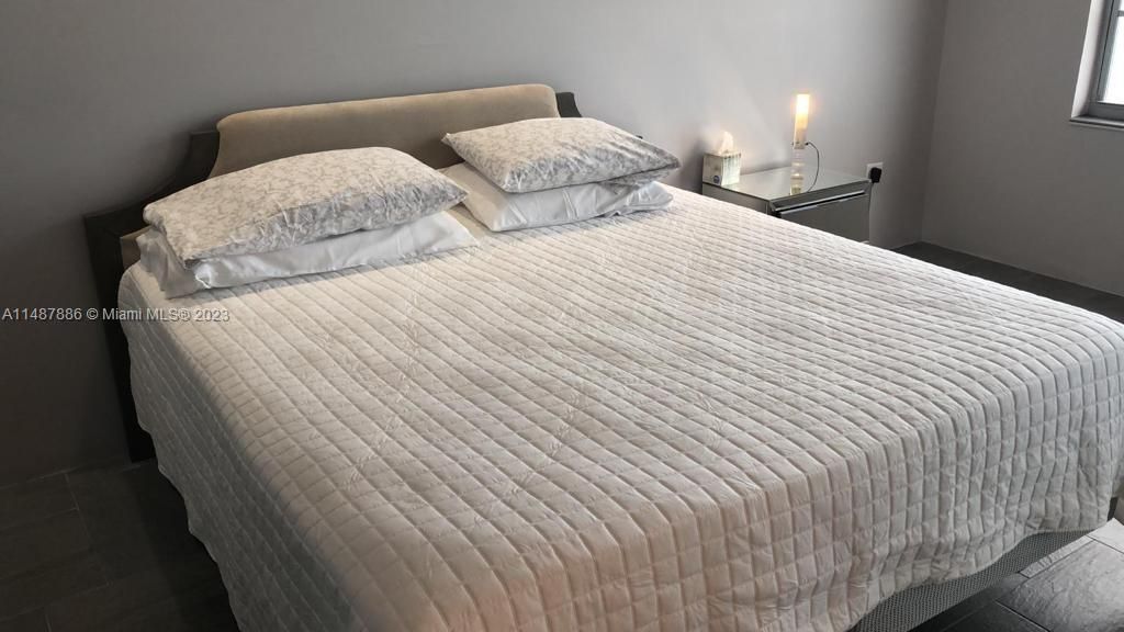 Recently Rented: $3,350 (1 beds, 2 baths, 906 Square Feet)