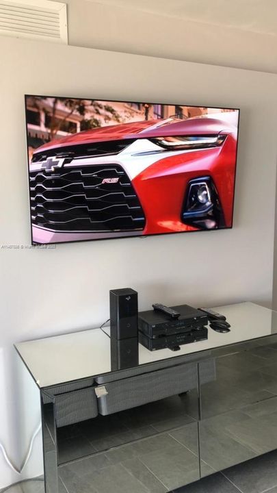 Recently Rented: $3,350 (1 beds, 2 baths, 906 Square Feet)