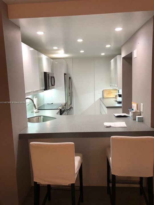 Recently Rented: $3,350 (1 beds, 2 baths, 906 Square Feet)