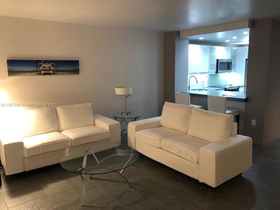 Recently Rented: $3,350 (1 beds, 2 baths, 906 Square Feet)