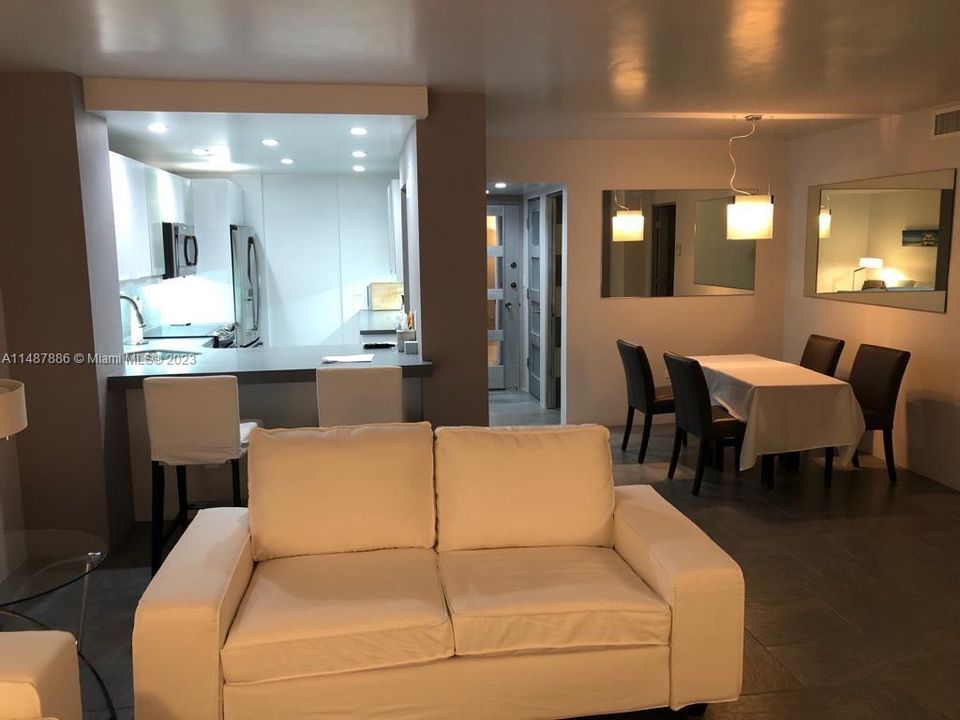 Recently Rented: $3,350 (1 beds, 2 baths, 906 Square Feet)