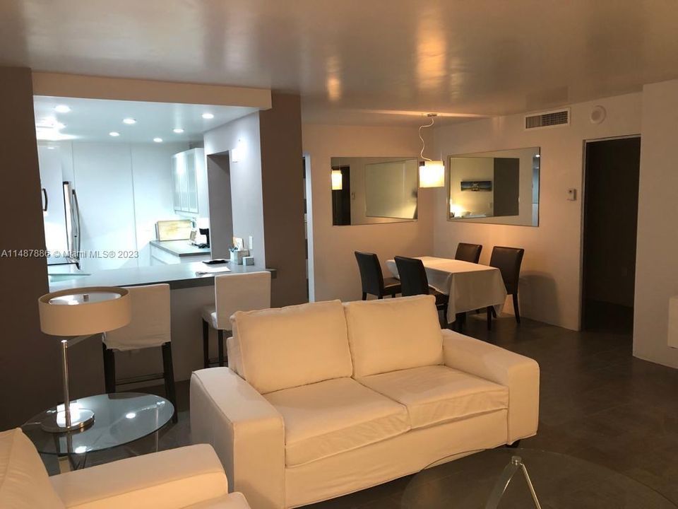 Recently Rented: $3,350 (1 beds, 2 baths, 906 Square Feet)