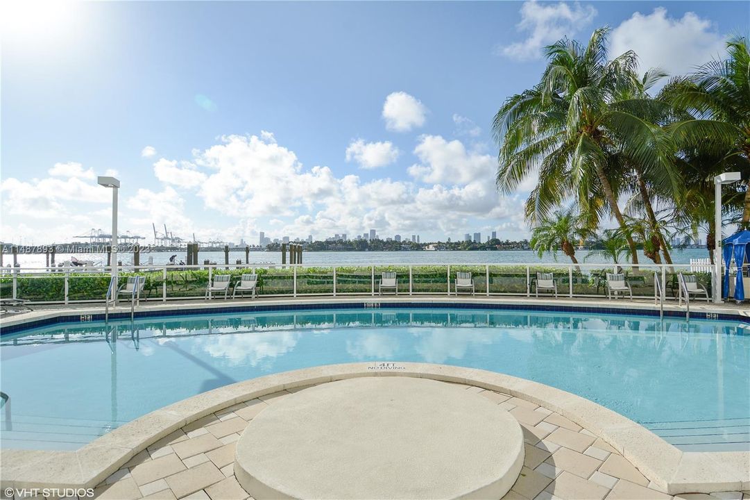 Vendido Recientemente: $1,100,000 (2 camas, 2 baños, 1078 Pies cuadrados)