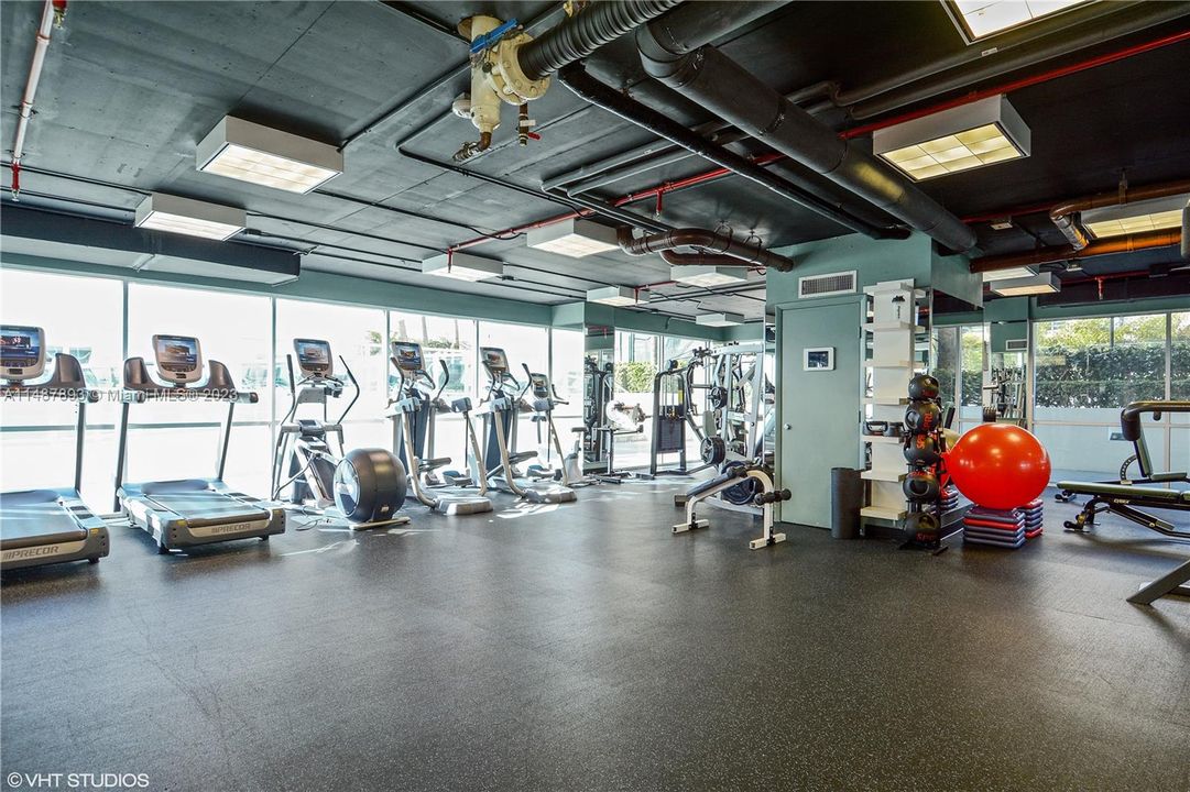 Vendido Recientemente: $1,100,000 (2 camas, 2 baños, 1078 Pies cuadrados)