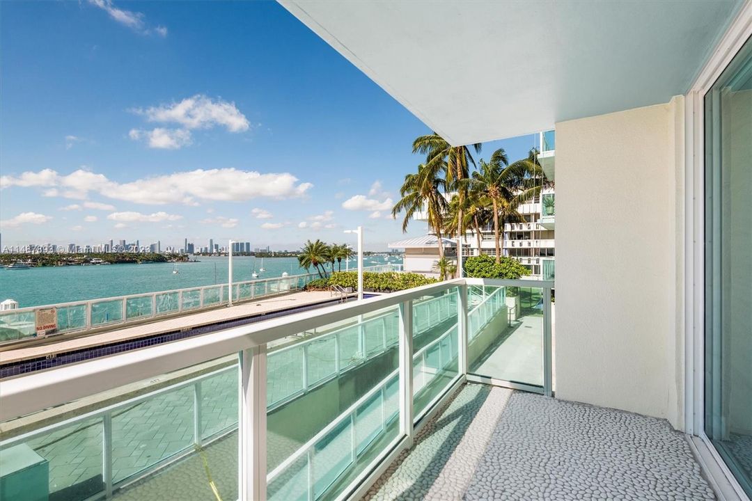 Vendido Recientemente: $1,100,000 (2 camas, 2 baños, 1078 Pies cuadrados)