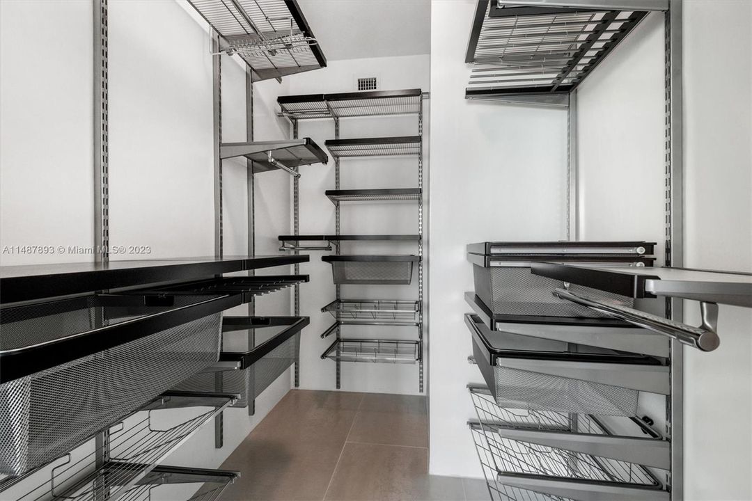 Vendido Recientemente: $1,100,000 (2 camas, 2 baños, 1078 Pies cuadrados)