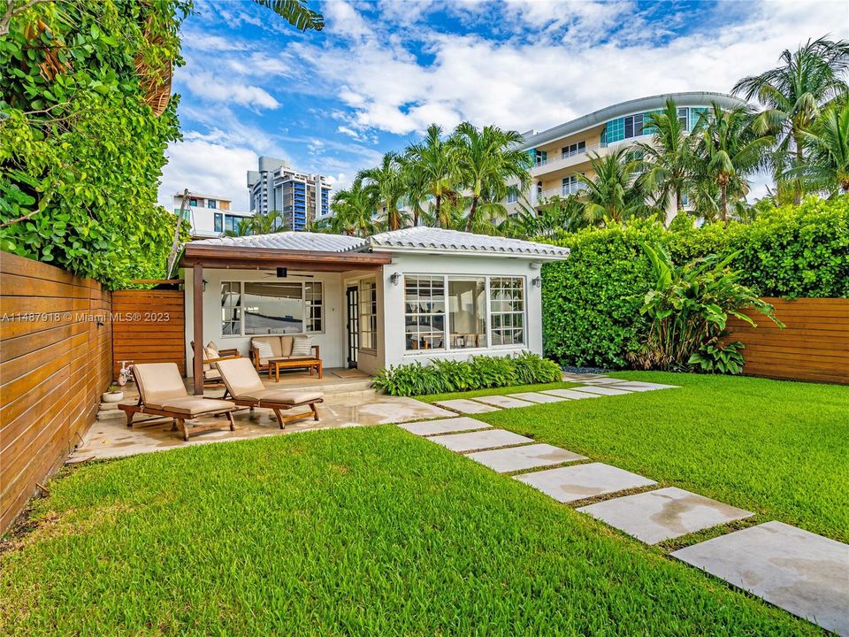 Recently Rented: $17,500 (3 beds, 2 baths, 1079 Square Feet)