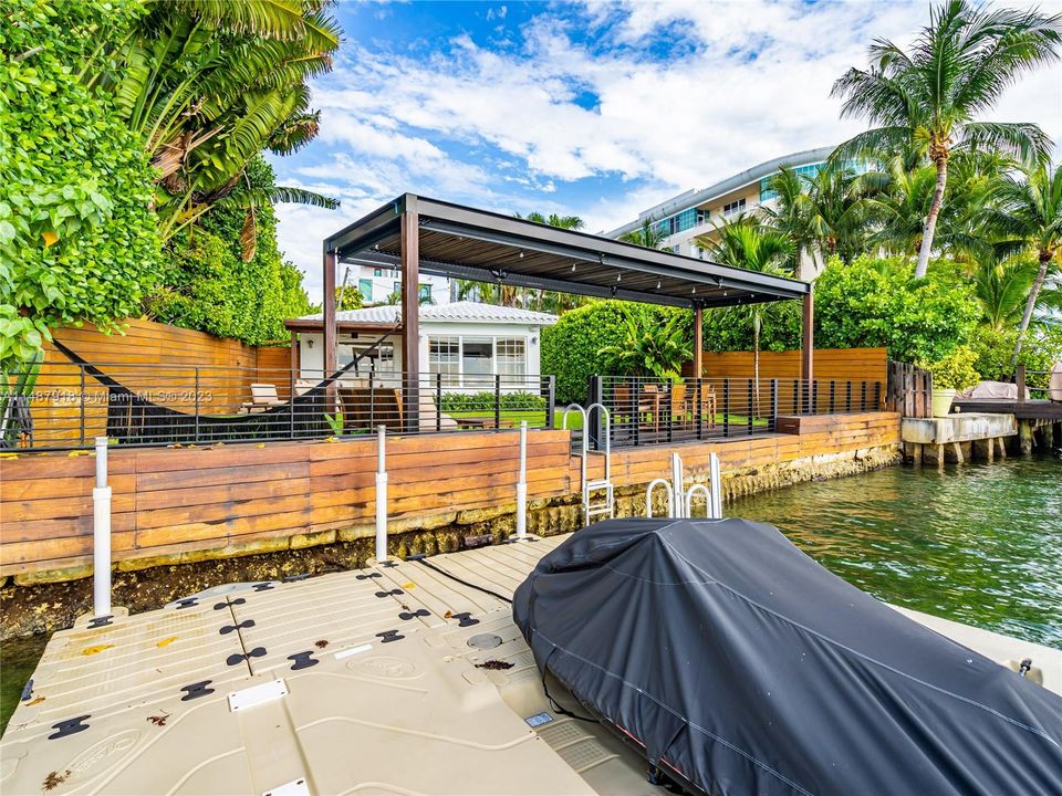 Recently Rented: $17,500 (3 beds, 2 baths, 1079 Square Feet)