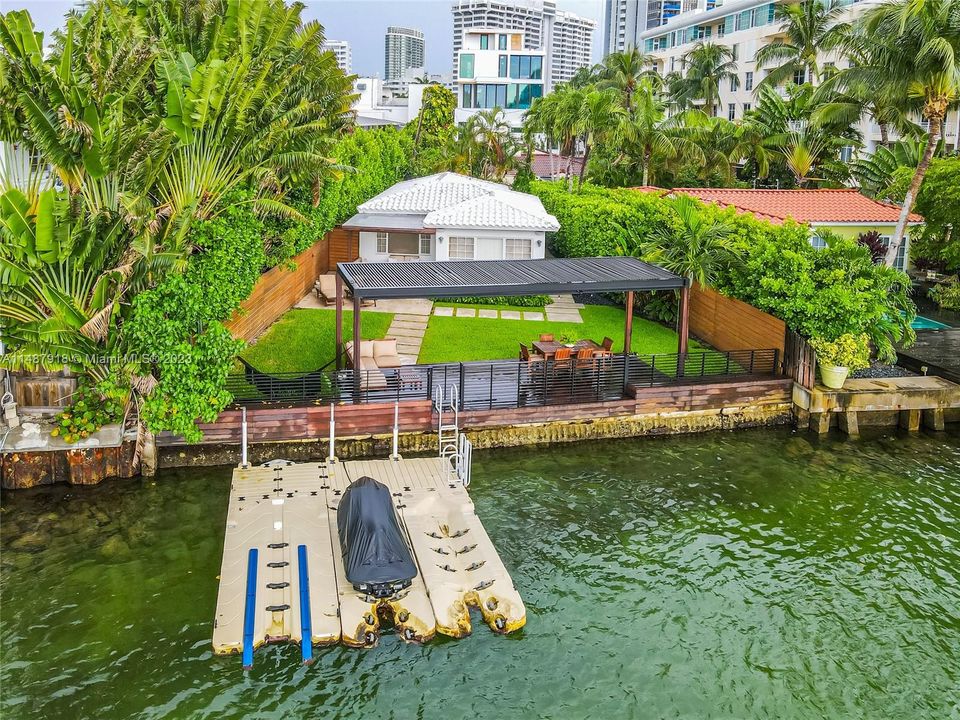 Recently Rented: $17,500 (3 beds, 2 baths, 1079 Square Feet)