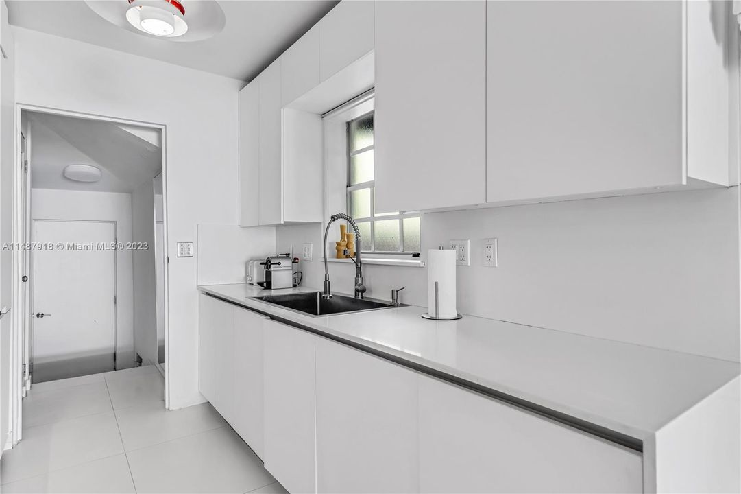 Recently Rented: $17,500 (3 beds, 2 baths, 1079 Square Feet)