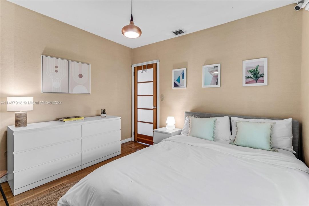 Recently Rented: $17,500 (3 beds, 2 baths, 1079 Square Feet)