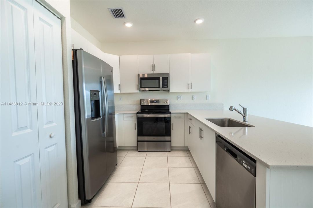 For Sale: $565,000 (3 beds, 2 baths, 1540 Square Feet)
