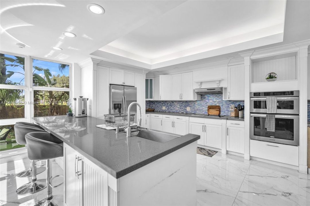 Recently Sold: $1,950,000 (6 beds, 5 baths, 4779 Square Feet)