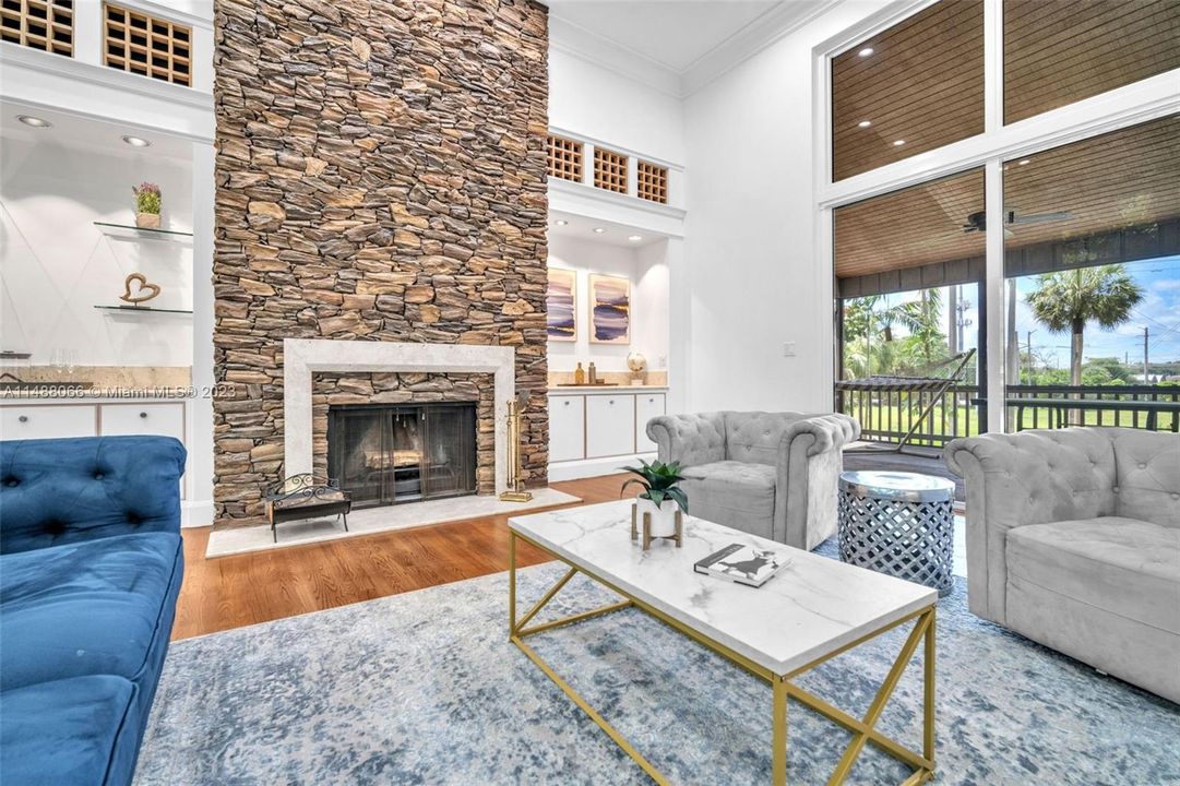 Recently Sold: $1,950,000 (6 beds, 5 baths, 4779 Square Feet)