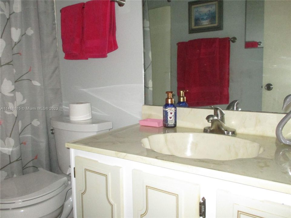 GUEST BATH WITH TUB