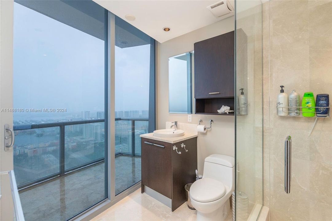 Недавно продано: $4,495,000 (4 спален, 4 ванн, 4677 Квадратных фут)