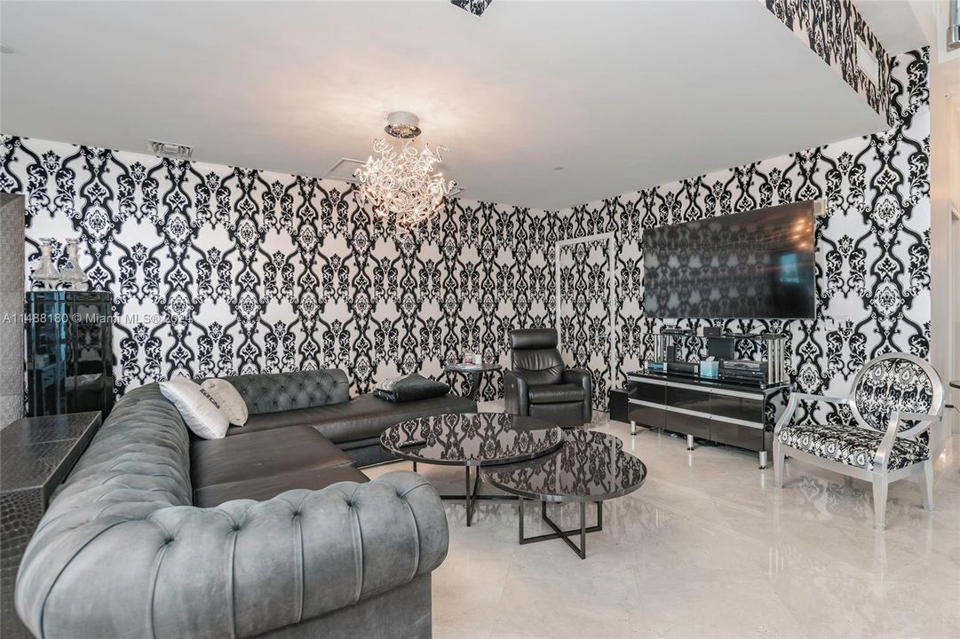 Недавно продано: $4,495,000 (4 спален, 4 ванн, 4677 Квадратных фут)