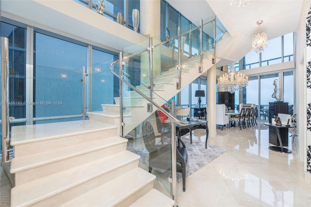 Недавно продано: $4,495,000 (4 спален, 4 ванн, 4677 Квадратных фут)