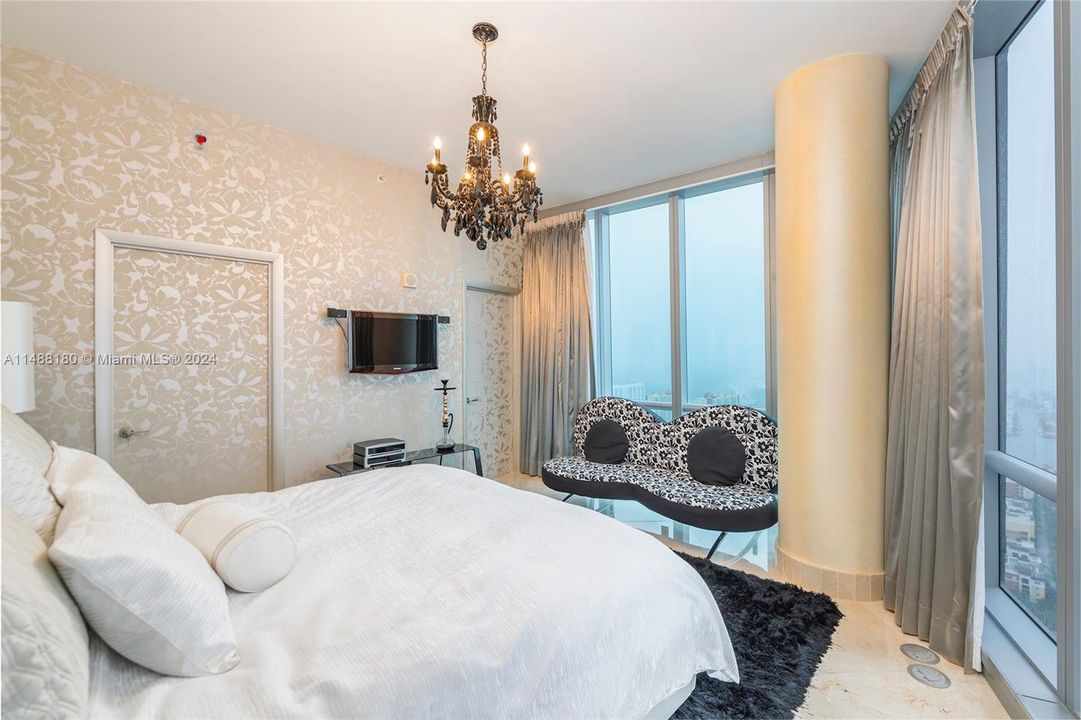 Недавно продано: $4,495,000 (4 спален, 4 ванн, 4677 Квадратных фут)