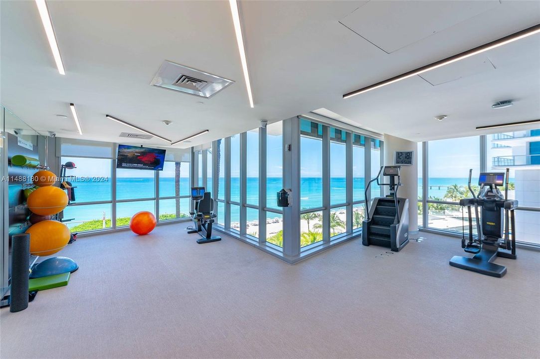 Недавно продано: $4,495,000 (4 спален, 4 ванн, 4677 Квадратных фут)