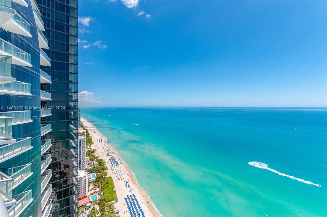 Недавно продано: $4,495,000 (4 спален, 4 ванн, 4677 Квадратных фут)