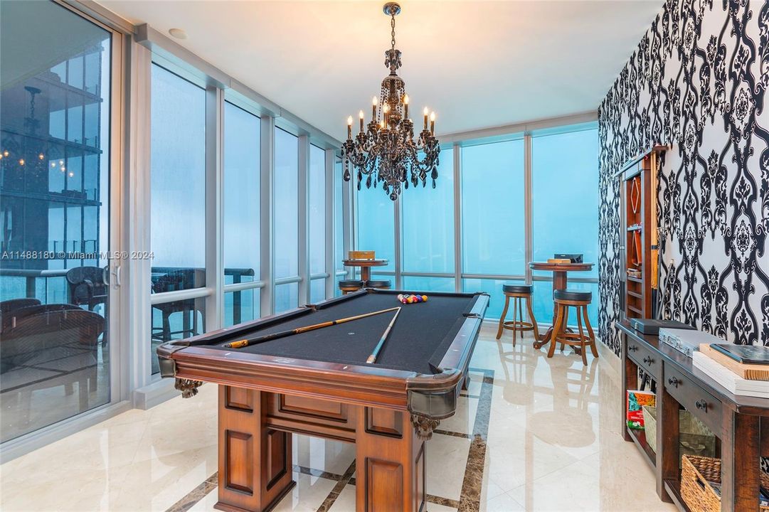 Недавно продано: $4,495,000 (4 спален, 4 ванн, 4677 Квадратных фут)