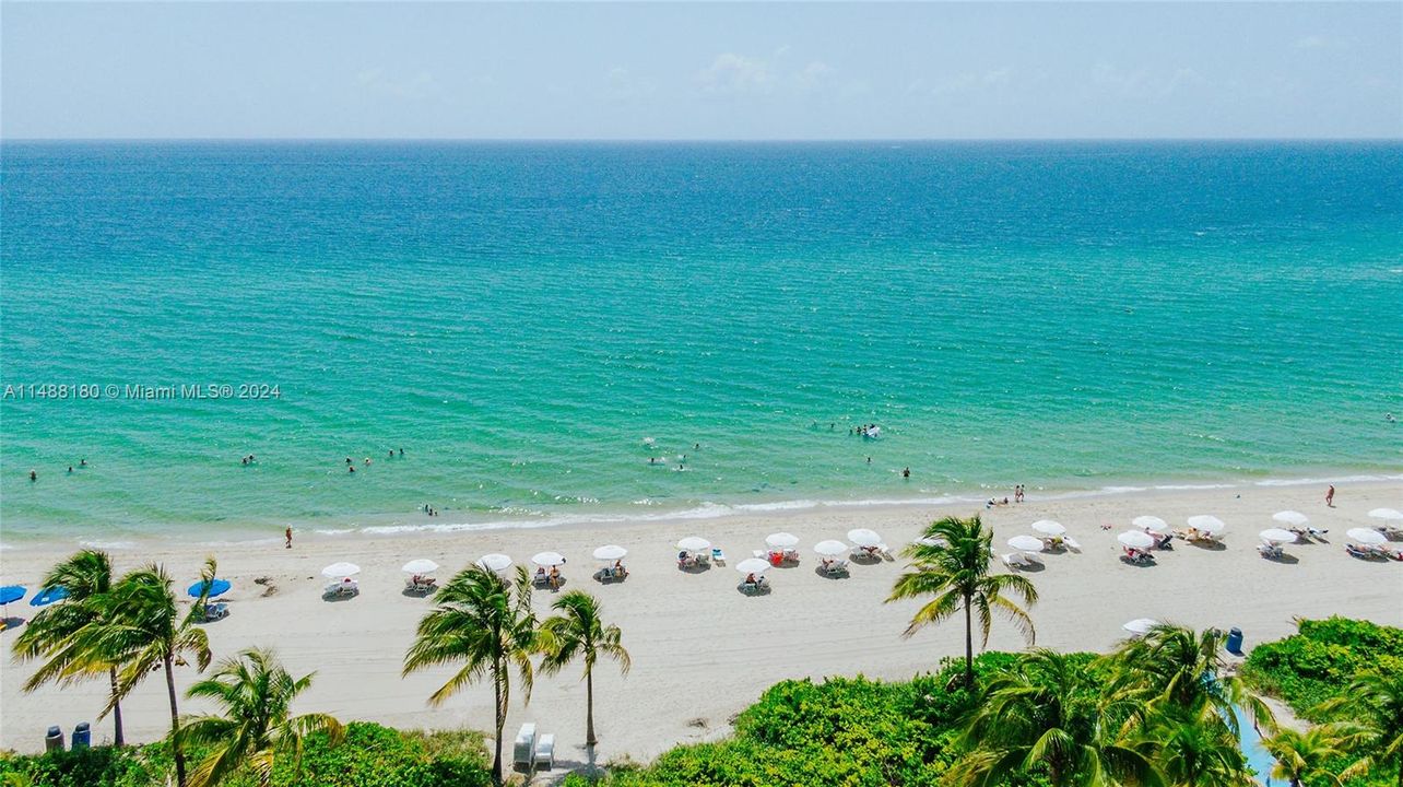 Недавно продано: $4,495,000 (4 спален, 4 ванн, 4677 Квадратных фут)