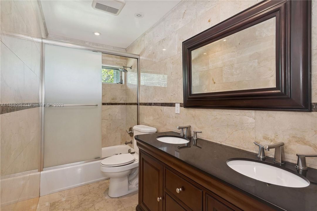 Недавно продано: $899,900 (4 спален, 3 ванн, 2381 Квадратных фут)