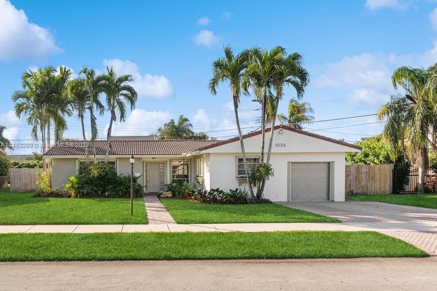 Недавно продано: $899,900 (4 спален, 3 ванн, 2381 Квадратных фут)