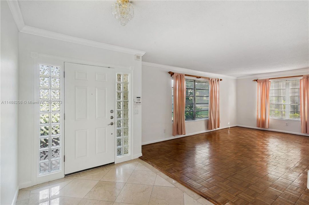 Недавно продано: $899,900 (4 спален, 3 ванн, 2381 Квадратных фут)