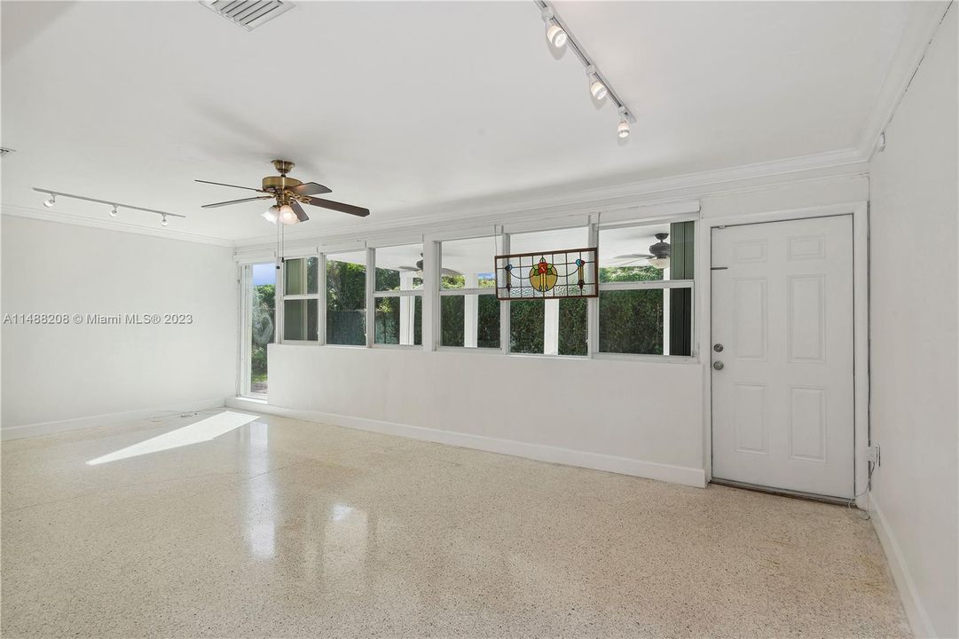 Недавно продано: $899,900 (4 спален, 3 ванн, 2381 Квадратных фут)